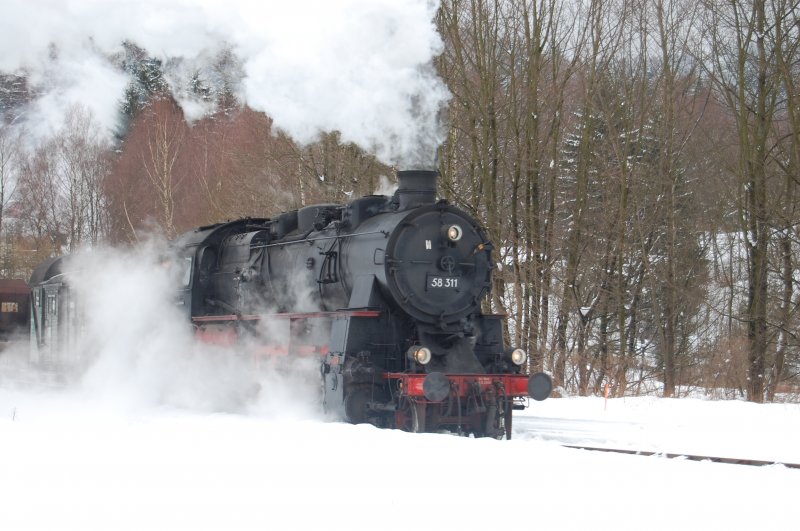 Hier kommt die G 12 mit ihrem unverkennbaren 3-Zylinderklang nach Zella-Mehlis hereingerauscht.