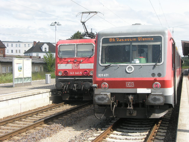 Hier links eine S2 nach Warnemnde und rechts ein RE6 nach Stettin. Diese Zge standen am 27.6.2009 in Gstrow.