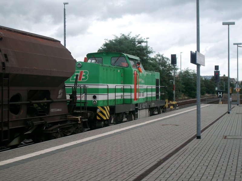 Hier die LISA 1 der Erfurter Bahn mit 10 sterreichischen Getreidewagen am Bahnsteig 2 vorm Ausfahrtsignal in Bad Langensalza.Paar Sekunden spter bekamen sie Hp 1 (also grn,Ausfahrt)