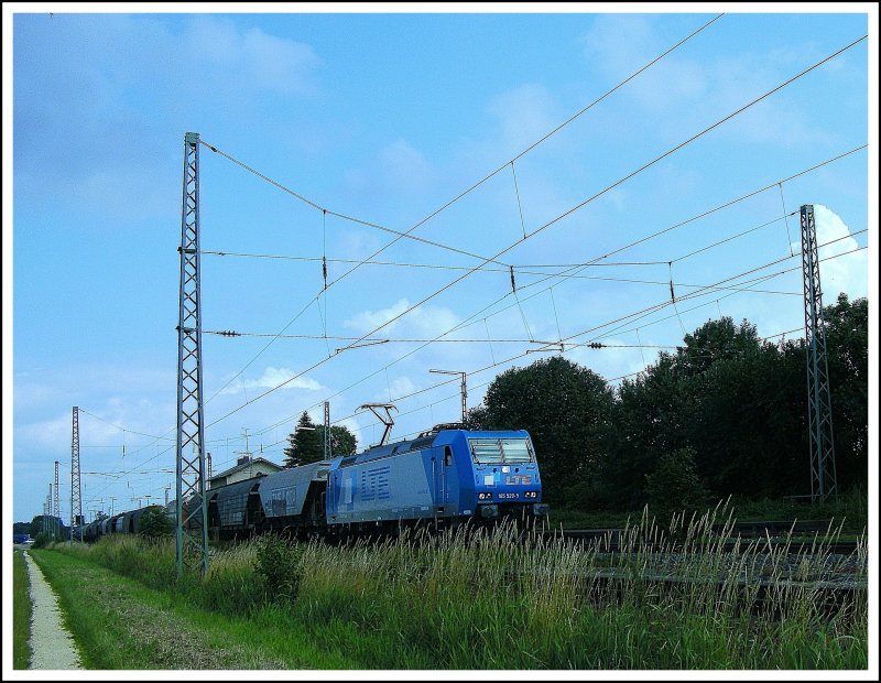 Hier  die LTE (185 529 -5) Werbelok mit Gtern nach Rgb Ost. (23.06.2009, Mangolding)