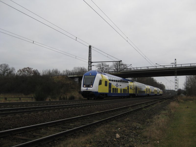 Hier ist der MEr 36514 L�neburg - Hamburg-Harburg bei der Ausfahrt am 31.01.09 aus Radbruch Richtung Winsen (Luhe) zusehen.