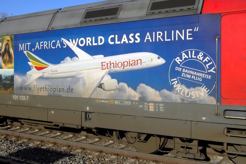 Hier noch mal das ehemalige Werbekleid der 101 133-7 en Detail.