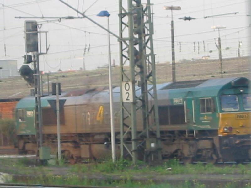 Hier ist die PBO17 der Firma Rail4Chem bei der Durchfahrt von Worms Hbf, hab sie leider nich ganz auf das Bild bekommen.