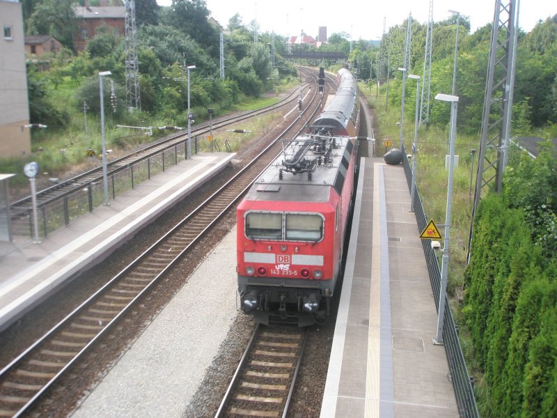 Hier der RE7 nach Dessau Hbf.,bei der Ausfahrt am 20.7.2009 aus Bad Belzig.