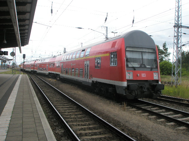 Hier eine S-Bahn, diese in Rostock endet. (27.6.2009)