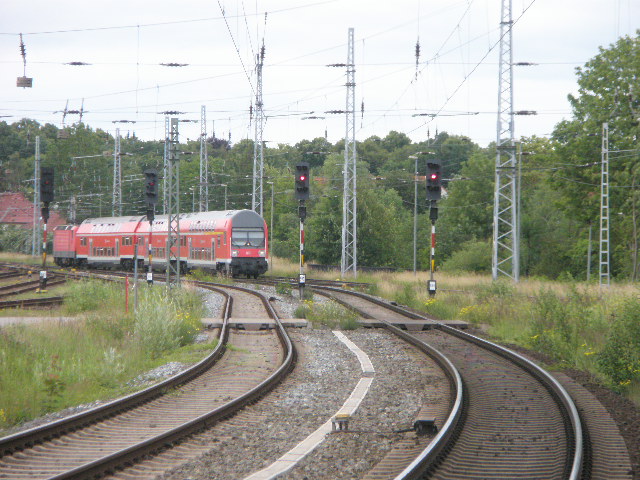 Hier eine S1 nach Rostock Hbf., hier am 27.6.2009, bei der Einfahrt in den Rostocker Hbf.
