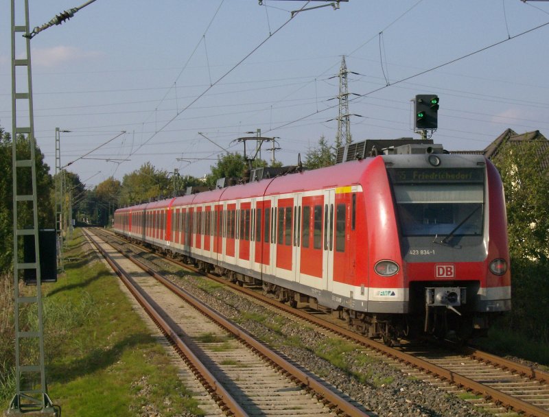 Hier die S5 aufgrund der IAA in Frankfurt als Langzug auf dem Weg von Oberursel-Stierstadt nach Oberursel Bahnhof!