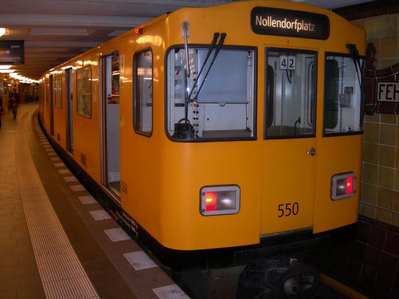 Hier sehen Sie die 550 der Berliner U-bahn am Fehrbelliner Platz (U3)