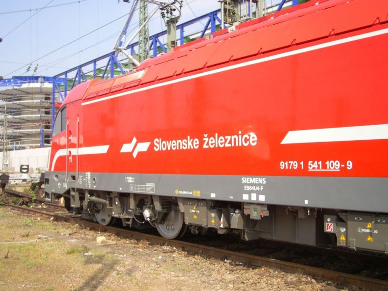 hier die Serbische Lok, von Siemens auf der ?Abnahmefahrt? 