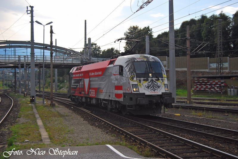 Hier setzt der Bundesheer-Taurus 1116 246-8 an den Zugteil des EC 110 aus Slowenien,Villach Hbf. (sterreichurlaub 10.08.09)