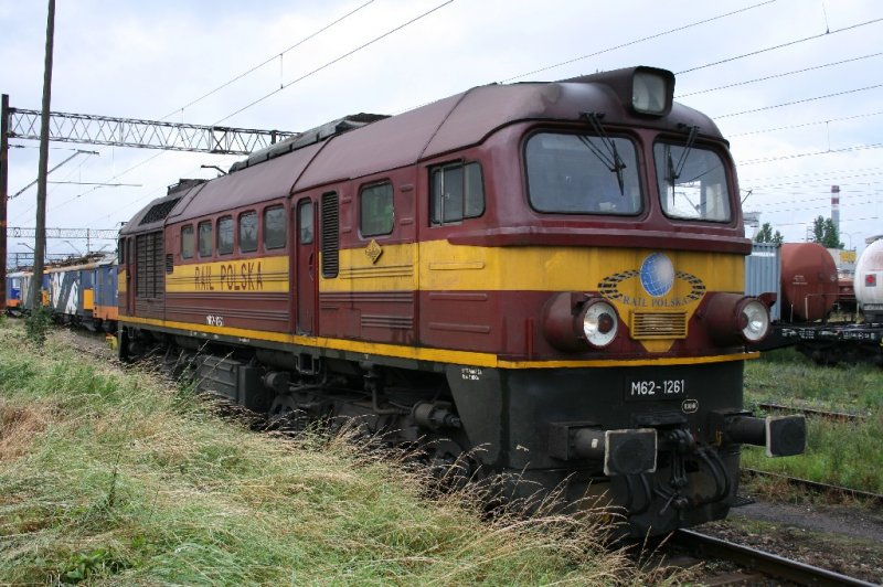 Hier setzt die Rail Polska M62-1261 in Gdansk an einen Gterzug um.30.06.2007