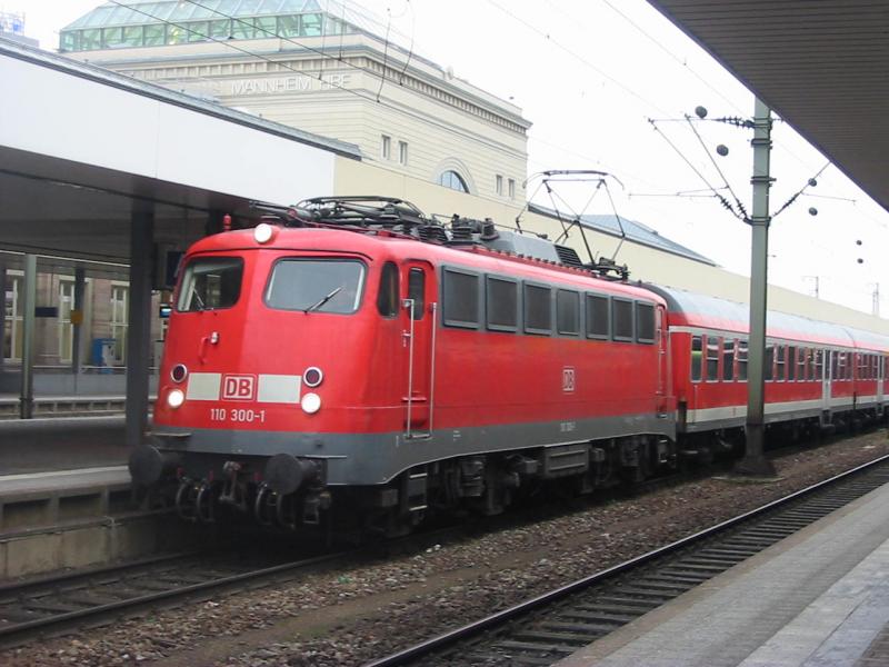 Hier sieht man die 110-300 die am 10.2.2005 einen RE nach Frankfurt a. M. zog.