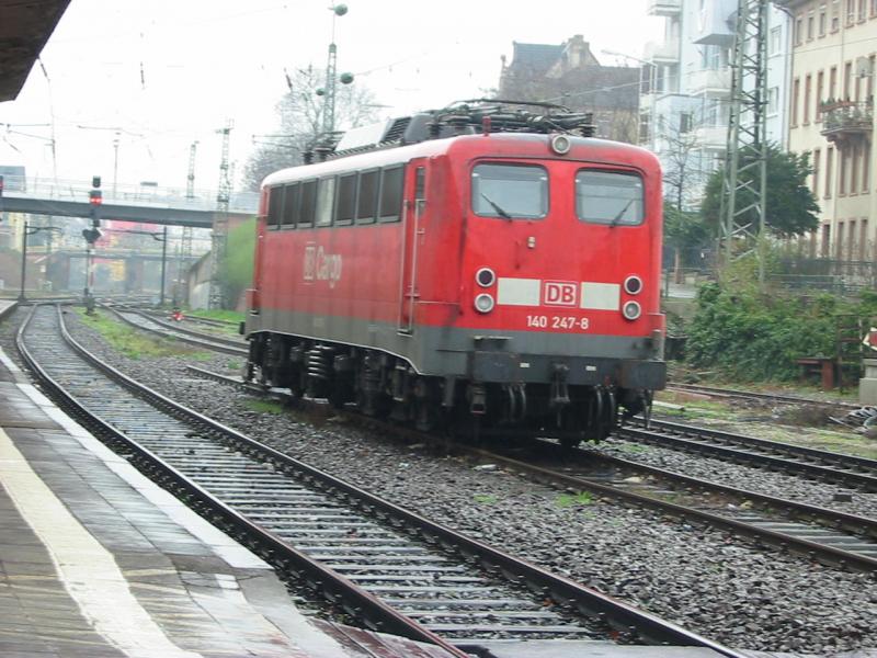 Hier sieht man die 140-247 am 30.03.2005 in Worms abgestellt.