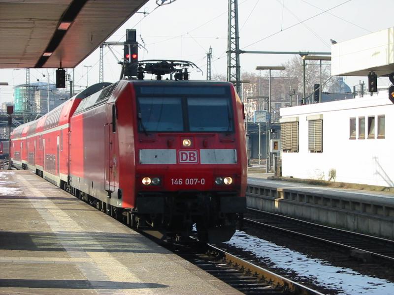 Hier sieht man die 146-007 die am 4.3.2005 in Mannheim Hbf einfuhr.