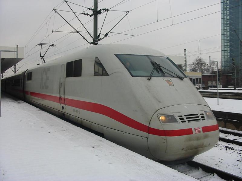 Hier sieht man den 401-001 oder der erste ICE1 der am 23.2.2005 in Mannheim Hbf war.