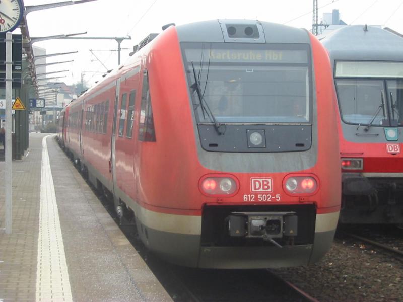 Hier sieht man den 612-002 aber mit dem Teil ohne Motor - Bahnbilder.de