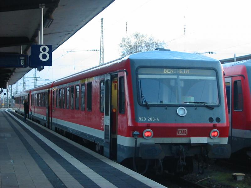 Hier sieht man den 628-286 der am 14.2.2005 als zweite nach Bensheim unterwegs war. Hier ist er kurz vor der Abfahrt nach Bensheim.