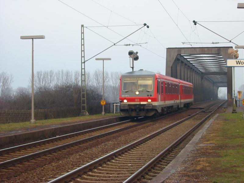 Hier sieht man den 628-457 der gerade bei der Einfahrt von Worms Brcke ist.
