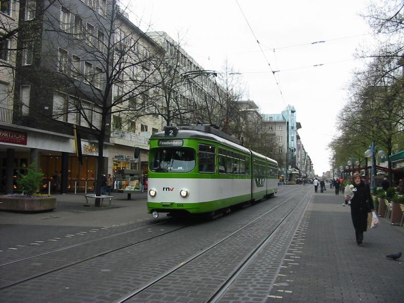 Hier sieht man eine alte grne Straenbahn der Mannheim Straenbahn. Hier Wagen Nr. 504.