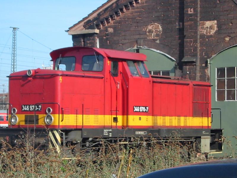 Hier sieht man eine Diesellok der Baureihe 346.