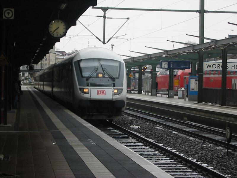 Hier sieht man einen IC Steuerwagen der am 15.2.2005 nach Mainz unterwegs war Foto zeigt ihn bei der Durchfahrt von Worms Hbf schiebend Lok ist die 101-054.