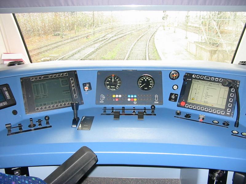 Hier sieht man den Fhrerstand einer ET425.4.