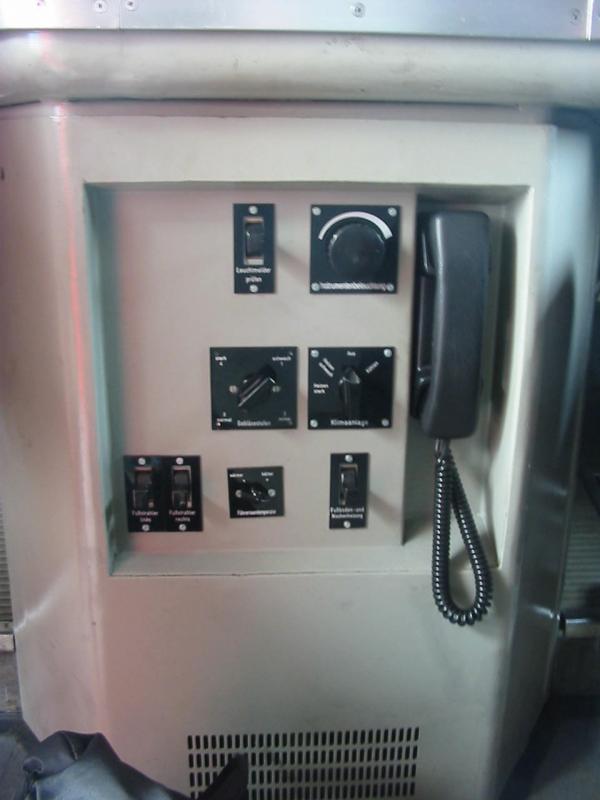 Hier sieht man den Funk und die Schalter eines BR111. Hab einfach mal schnell den Lokfhrer gefragt.