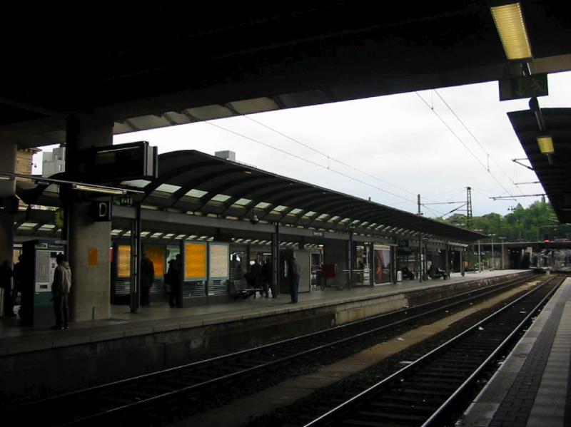 Hier sieht man den Mainzer Bahnhof von Gleis 6 aus gesehen morgen Folgen 2-3 Bilder weil das mein 5 Bild fr heute ist.