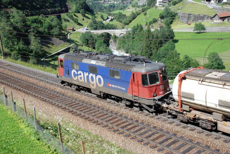 Hier sieht man die nachschiebende Re 4/4 mit der Betriebsnummer: 420 178-6. 