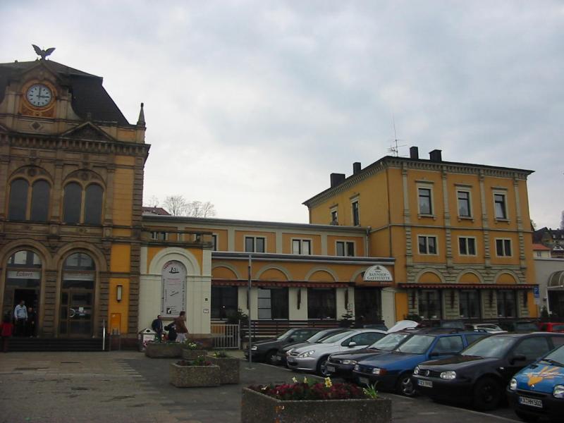 Hier sieht man den rechten Teil des Neustdter Bahnhofgebudes.