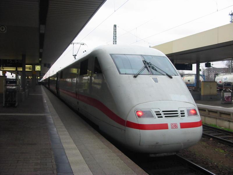 Hier sieht man die Schiebendelok die den ICE 1 am 10.2.2005 nach Stuttgart schob. Foto zeigt ihn in Mannheim Hbf.