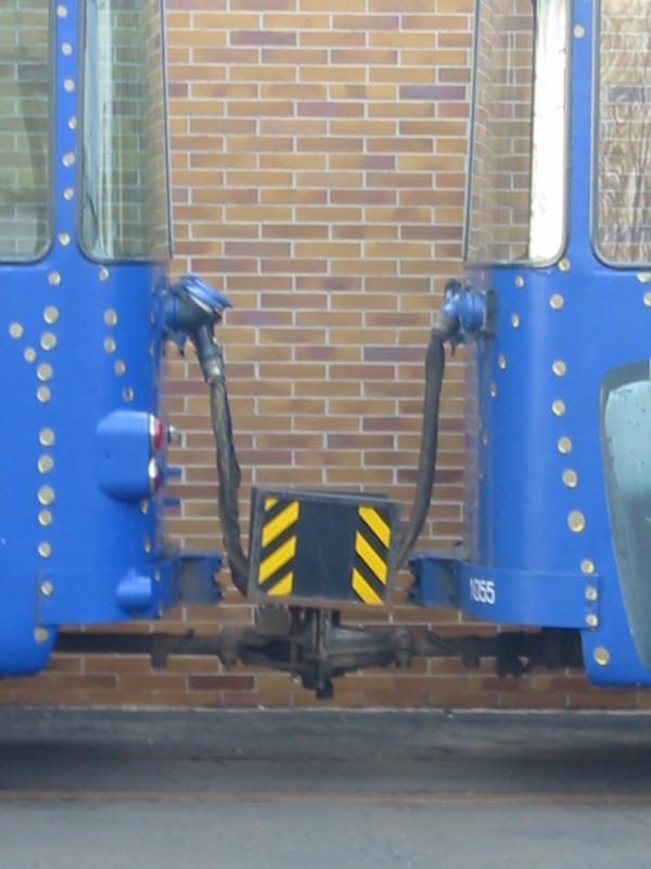 Hier sieht man die Stelle an der zwei RHB Straenbahnen zusammmengekuppelt sind.