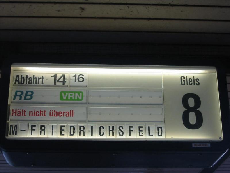 Hier sieht man den Zugzielanzeiger von Mannheim Hbf an Gleis 8.
Hier zeigt er gerade: RB nach Mannheim-Friedrichsfeld Abfahrt 14:16 hlt nich berall an.
