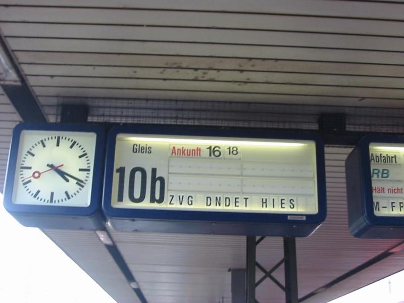 Hier soll Normal ZUG ENDET HIER stehen und nicht ZVG DNDET HIES.
Mannheim Hbf   