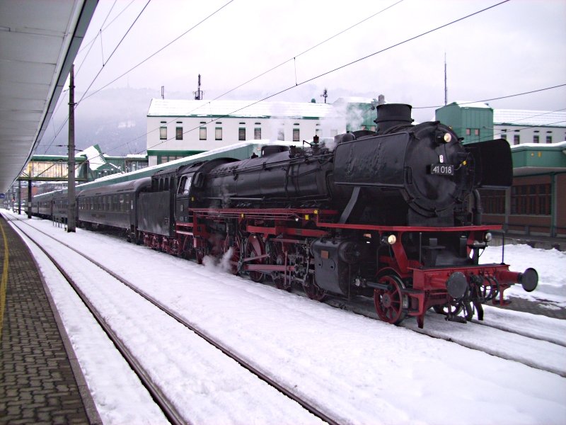 Hier der Sonderzug D / Lp 18691 von Stuttgard ber Bregenz nach Innsbruck mit der 41.018 fotographiert am 21.02.2009 in Bregenz. Lg