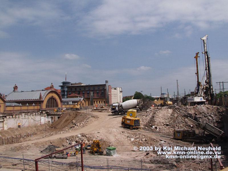 Hier stand es einmal, das imposante Inselgebude des Erfurter Hauptbahnhofes. Heute ist hier nur noch ein Schutthaufen zu sehen.