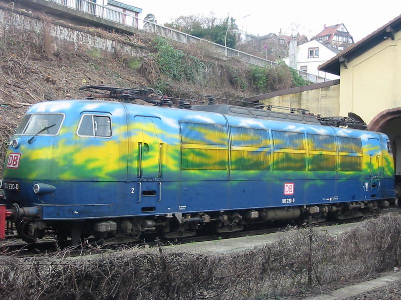 Hier steht die 103-220 in Neustadt. 3/2005