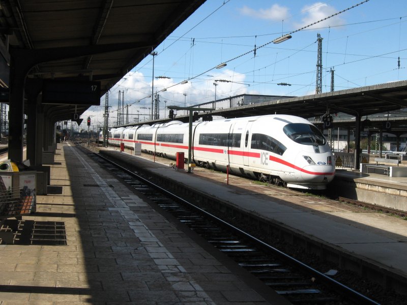 Hier steht eine Baureihe 403 auf dem Auengleis des Bahnsteigs 18 in Frankfurt Main Hbf, 25.3.2008