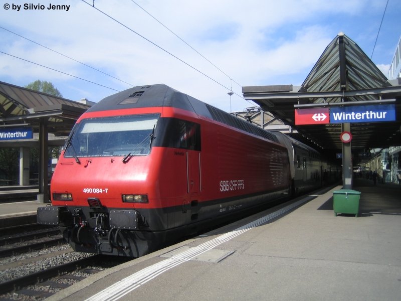 Hier steht sie, die Helvetia. Genauer gesagt, die Re 460 084-7 mit dem Taufnamen ''Helvetia'', am 20.4.09 steht sie mit dem IC 730 nach Genf-Flughafen in Winterthur.