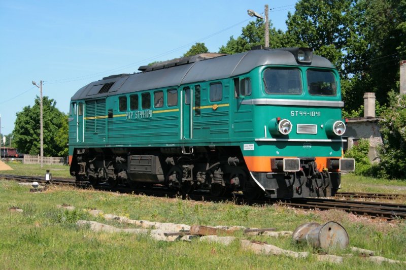 Hier steht ST44-1041 in der Depotausfahrt von Suwalki um sich an ihren GZ nach Mockava zu setzen.29.05.2008
