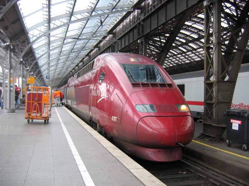 Hier steht der Thalys bei der Bereitstellung auf Gleis 9

Kln Hbf am 27.03.2008