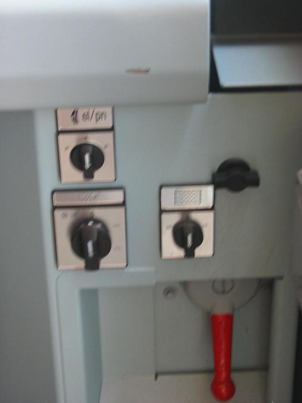 Hier ist die Steuerung der Notbremsberbrckung und des Scheibenwischers einer 146 zusehen. NB nur bei 146.1. Hab einfach mal schnell den Lokfhrer gefragt.