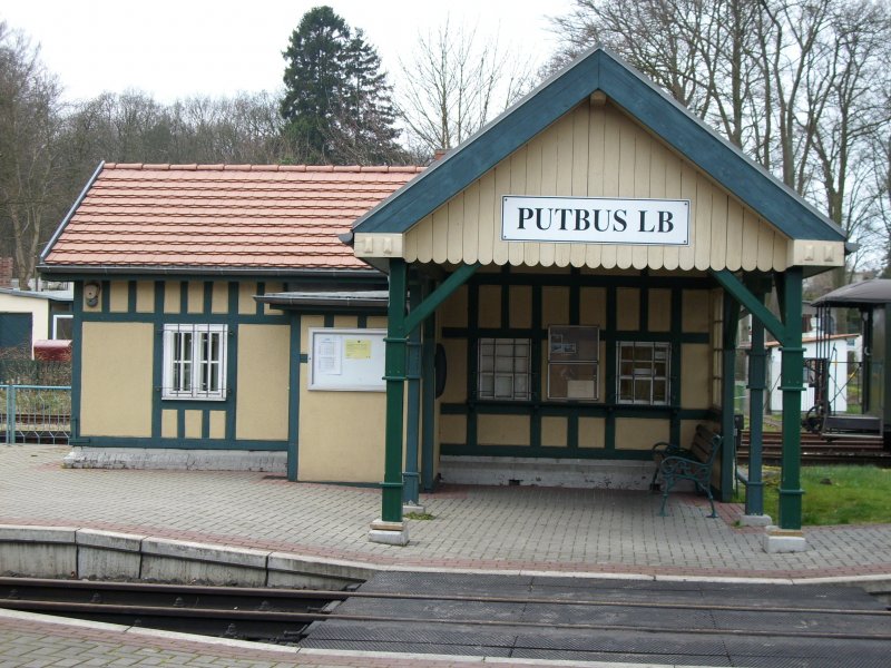 Hier werden die Fahrkarten fr den Rasenden Roland verkauft.Putbus am 10.04.2008.