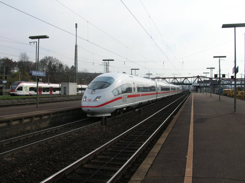 Hier zu sehen am 16.Mrz 2008 die Br403 mit dem ICE504 nach Kln Hbf in Weil am Rhein