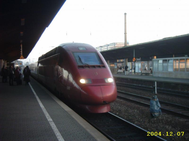 Hier zu sehen, ein Thalys, der gerade in Kln-Deutz fr die Fahrt nach Paris-Nord (ber Kln Hbf., Lige, Bruxelles-Midi) bereitgestellt wird!