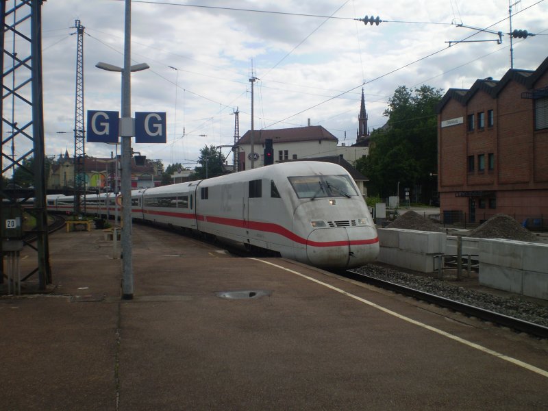 Hier zu sehen ICE   Friedrichshafen , irgendetwas stimmt aber hier nicht!?
fr mich sieht diser Triebkopf aus wie einer der zweiten Generation, oder ? 
Offenburg 18.7.09 