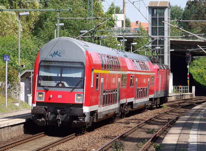 Hier zu sehen die S1 nach Leipzig Miltitzer Allee. Momentan beim halt in Leipzig Mckern. 15.08.2009
