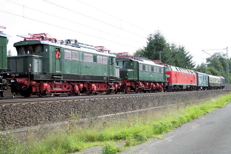 Hier der zweite Teil des Lokzuges des Thringer Eisenbahnvereins. 
