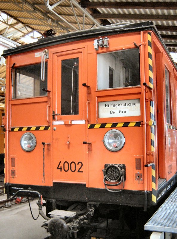 Hilfsger�tezug 4002 in der Wagenhalle Warscchauer Br�cke, zug�nglich zum Tag des offenen Denkmals 2007