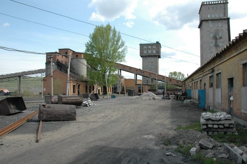 Hinten rechts geht der Schrgaufzug auf den Abraumberg hoch